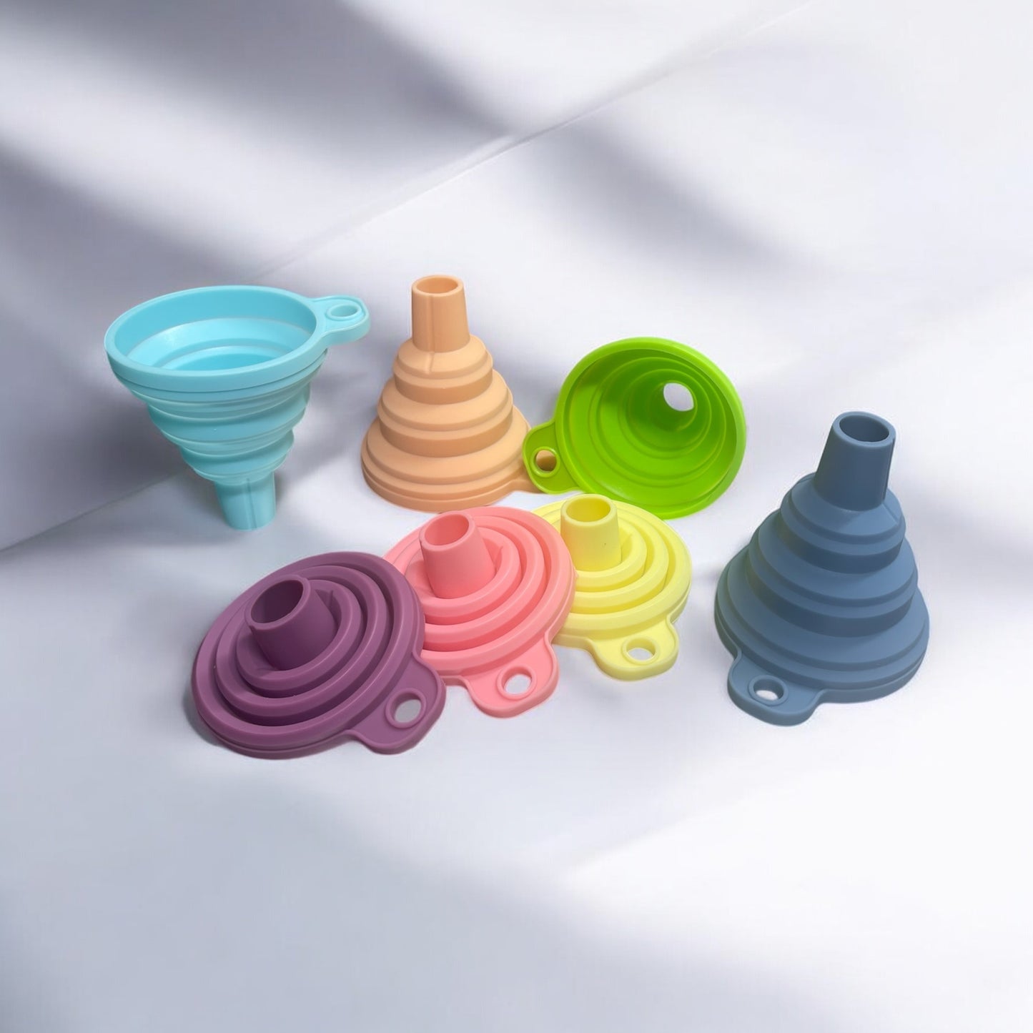 Dry Shampoo Funnel - Collapsible Reusable Silicone Funnel - Food Grade - Random Color - Fits All Bottle Sizes